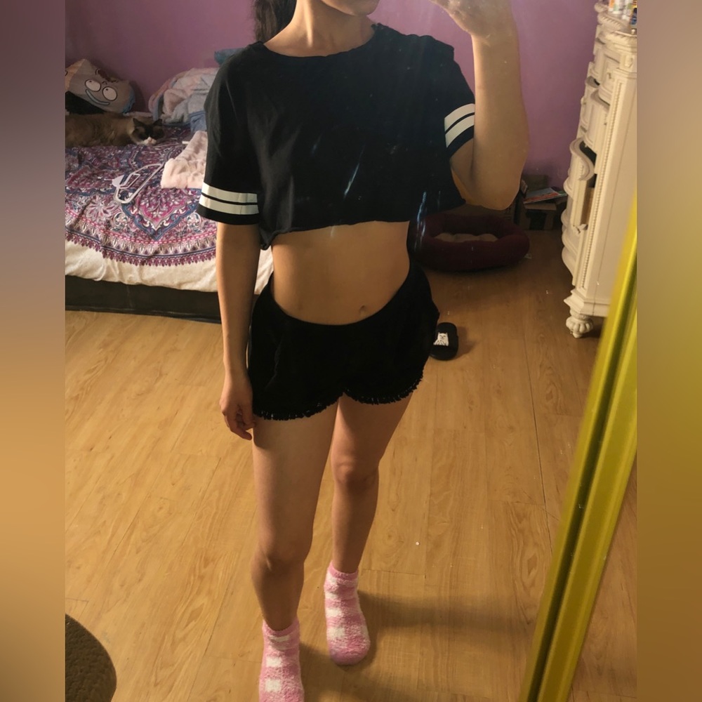 Black small crop top ♠️